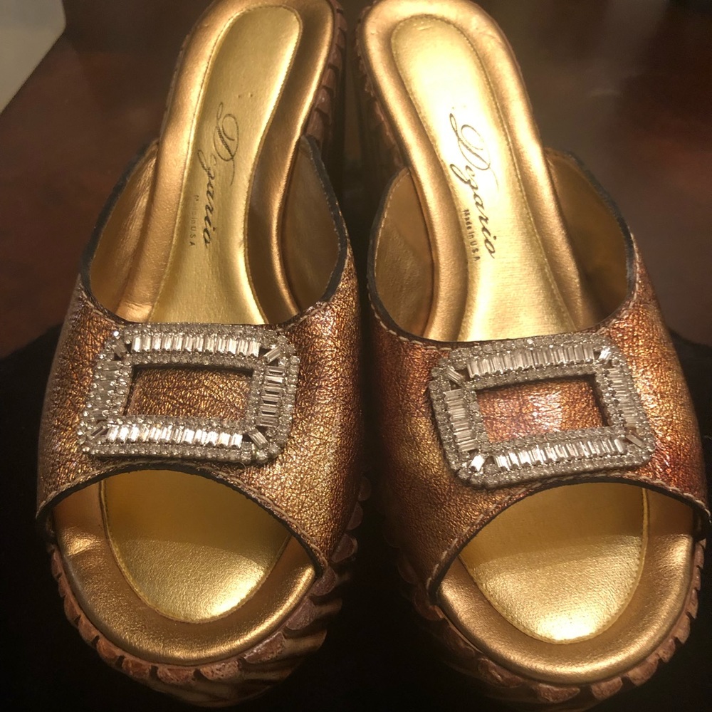Dezario Wedges